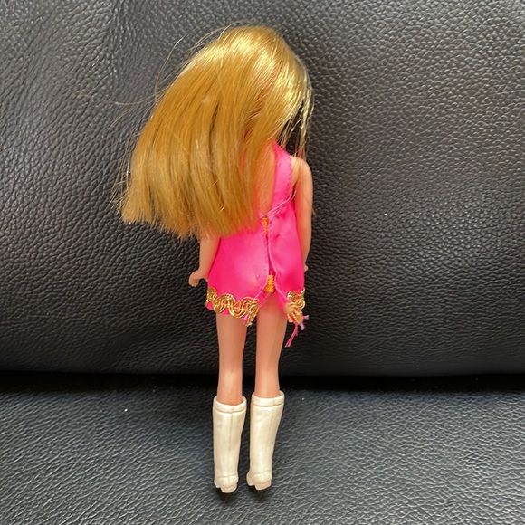 Dawn Topper Doll with Outfit and Boots - Picture 2 of 8